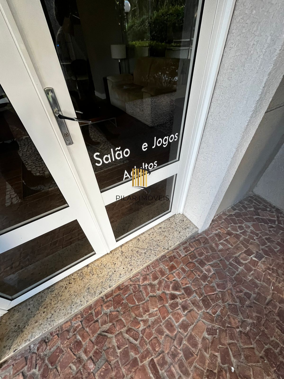 Lindo apto no Jardim Europa, 10º andar, sol e vista, mobiliado, 02 vagas fixas