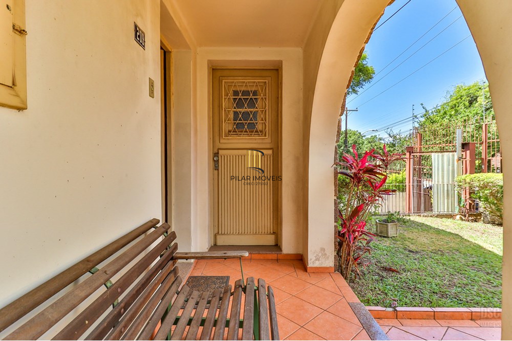 Casa 6 dormitórios no bairro Teresópolis