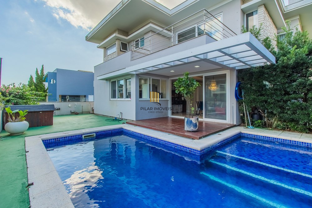 Casa 4 dormitórios no bairro Igara