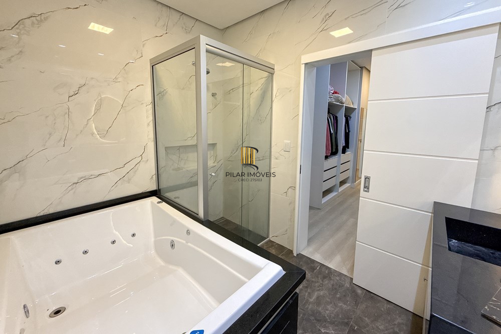 Casa 3 dormitórios no bairro Igara