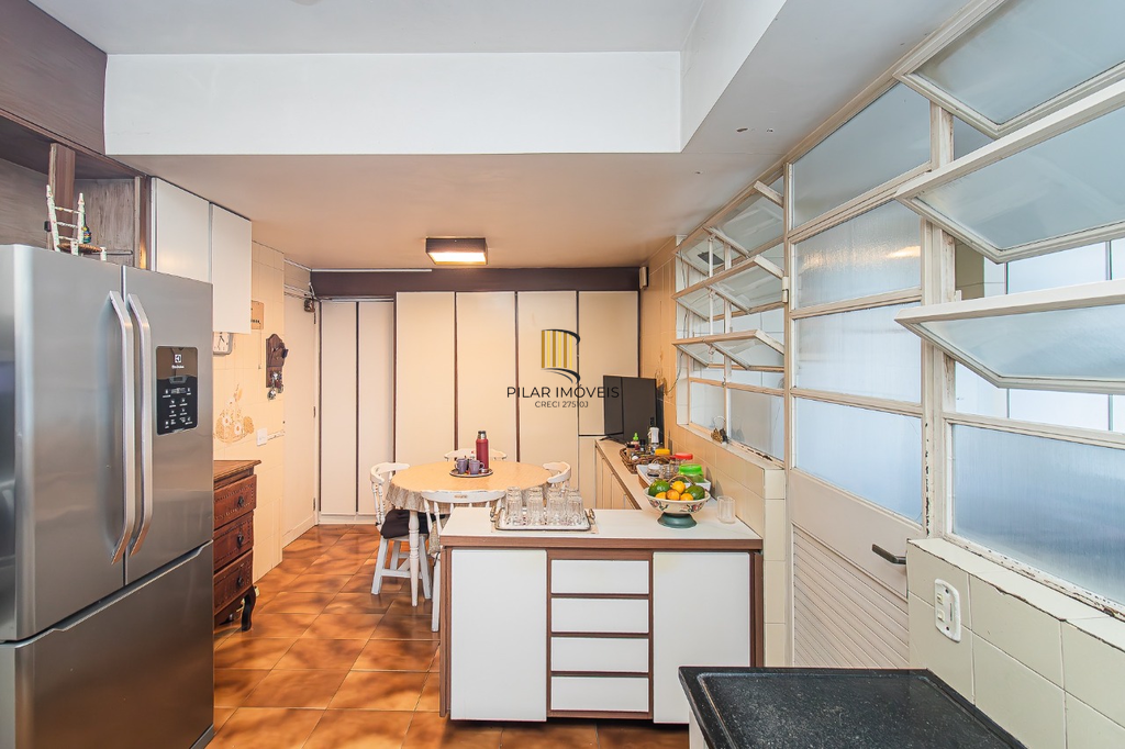 Apartamento 4 dormitórios no bairro Moinhos de Vento