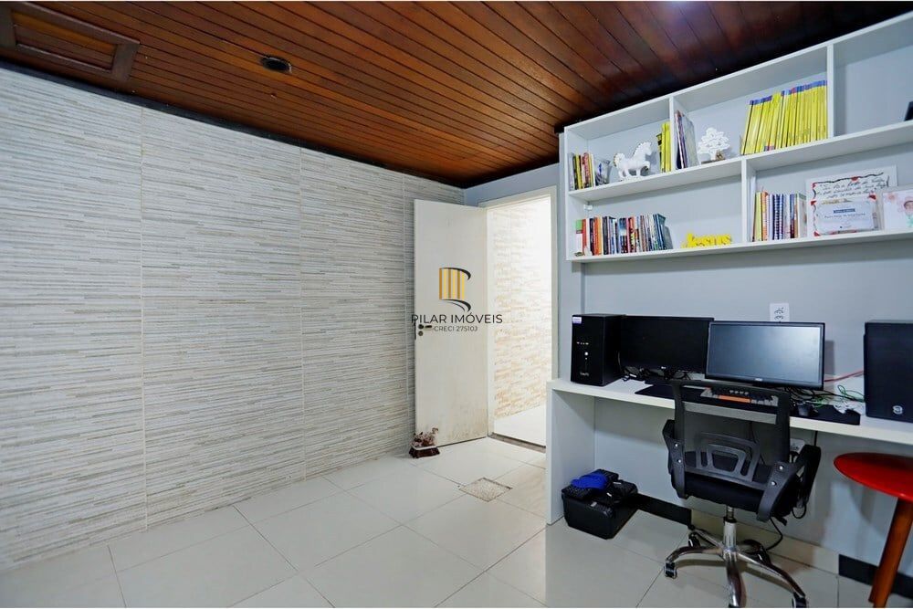 Casa 3 dormitórios no bairro Rubem Berta