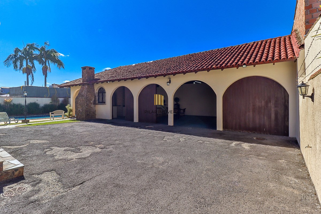 Casa 6 dormitórios no bairro Jardim Planalto