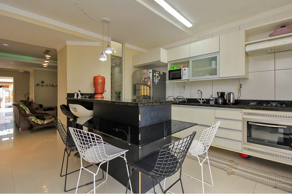 Casa 3 dormitórios no bairro Guarujá