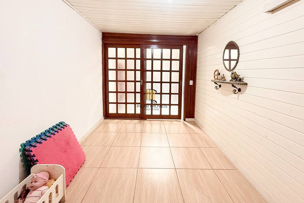 Casa 3 dormitórios no bairro Igara