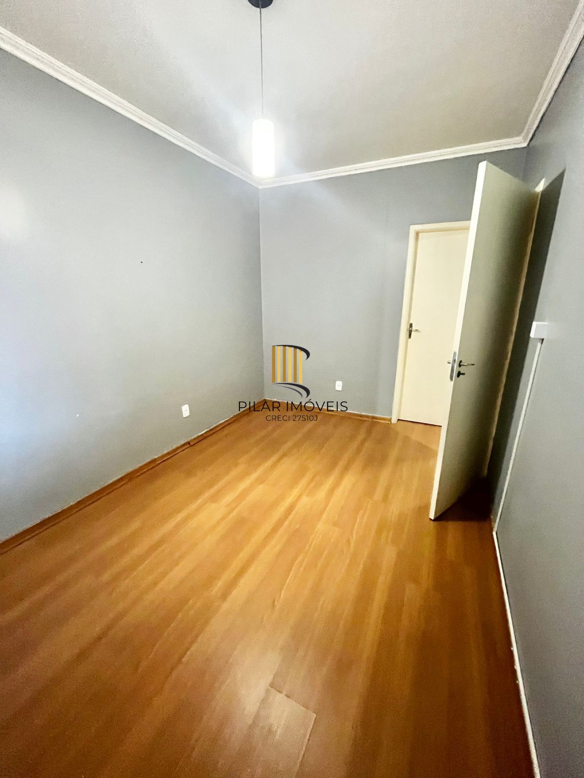 Apto térreo, 01 dorm, água quente, área fechada, 50 m², 200 m do Shopping Wallig