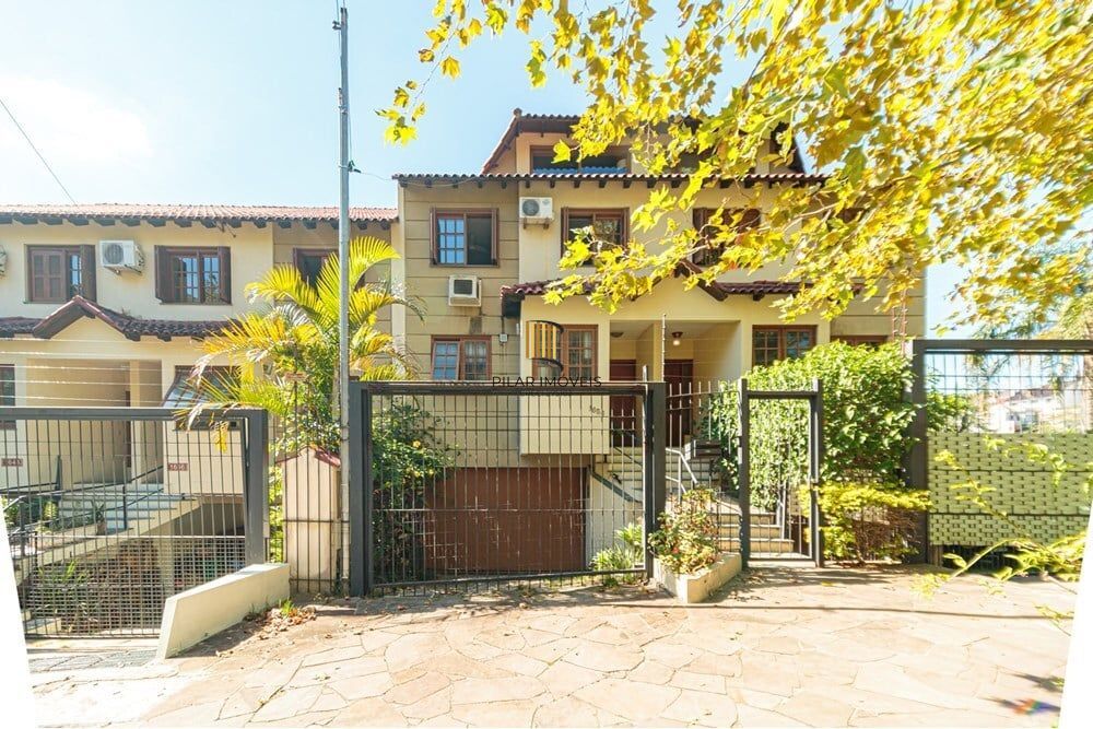 Casa 3 dormitórios no bairro Chácara das Pedras