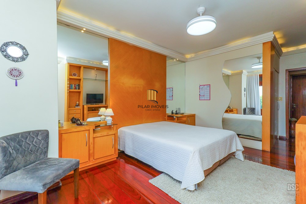 Casa 4 dormitórios no bairro Ipanema