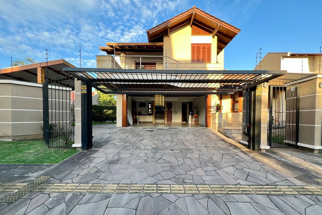 Casa 4 dormitórios no bairro Moinhos de Vento