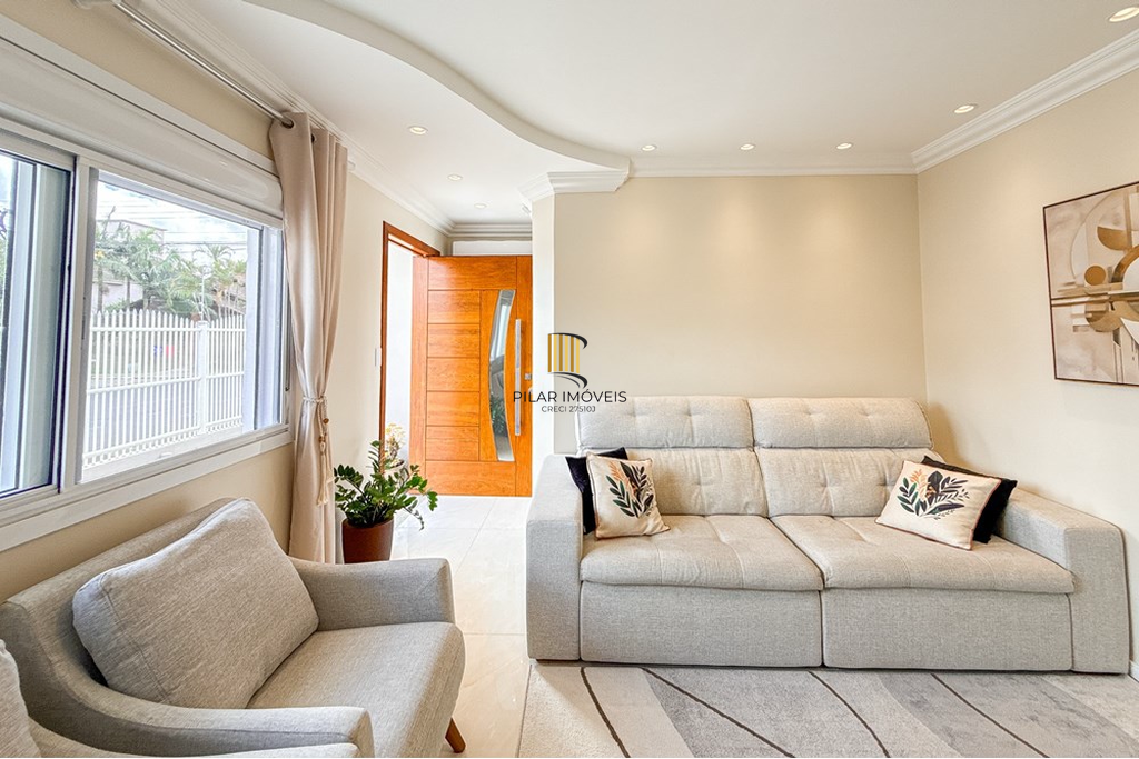 Casa 3 dormitórios no bairro Igara