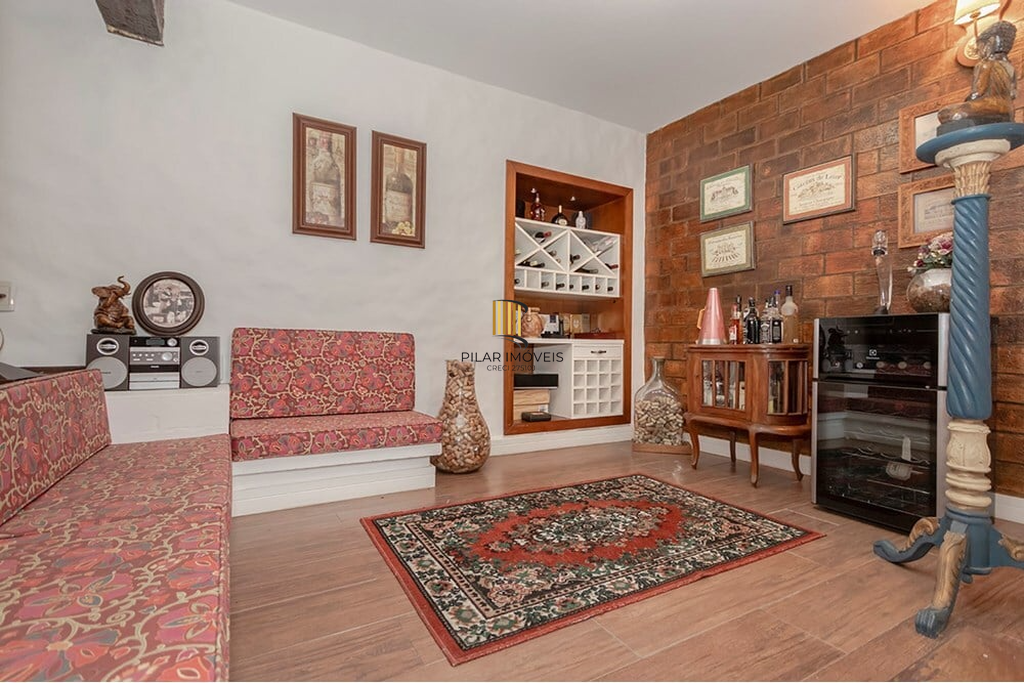 Casa 4 dormitórios no bairro Ipanema