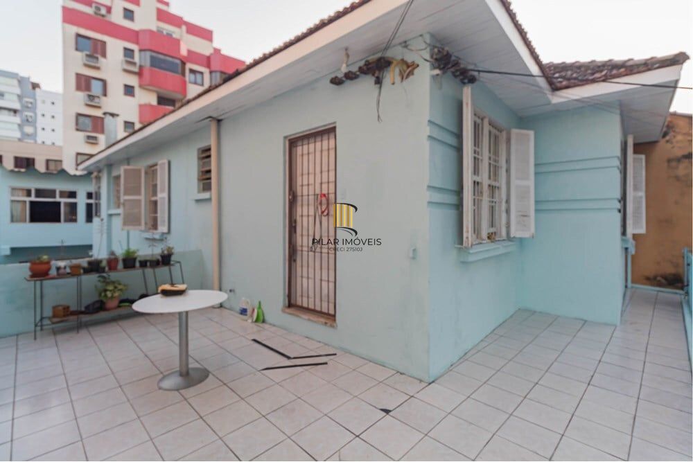 Casa 6 dormitórios no bairro Santana