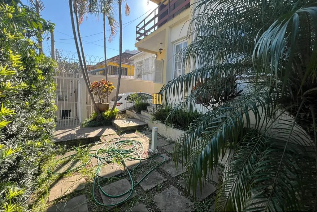 Casa 4 dormitórios no bairro Petrópolis