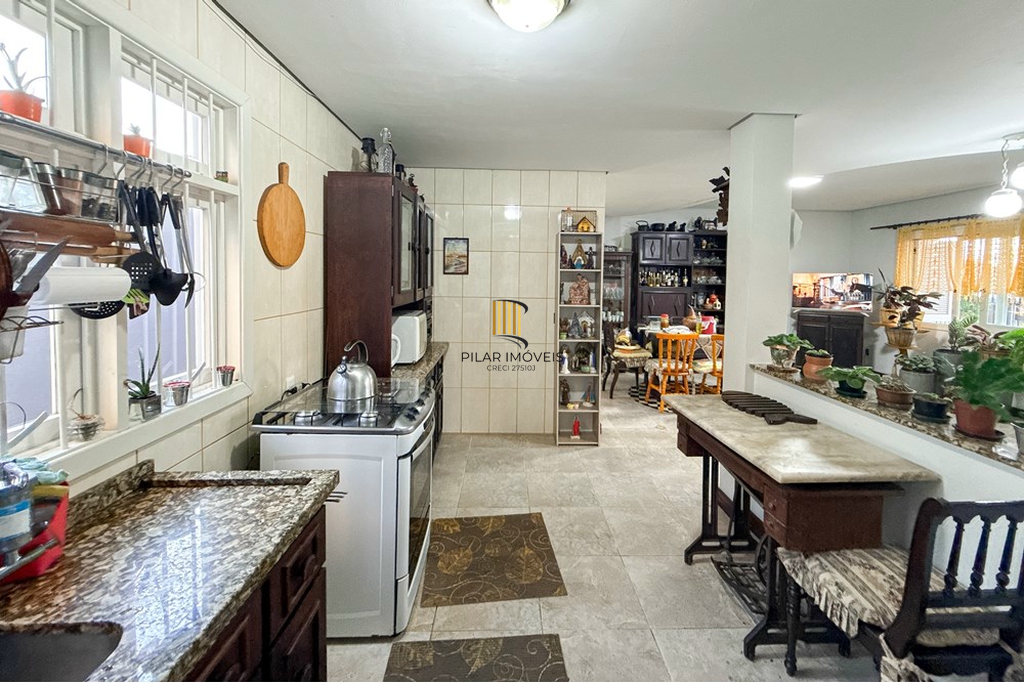 Casa 5 dormitórios no bairro Dihel