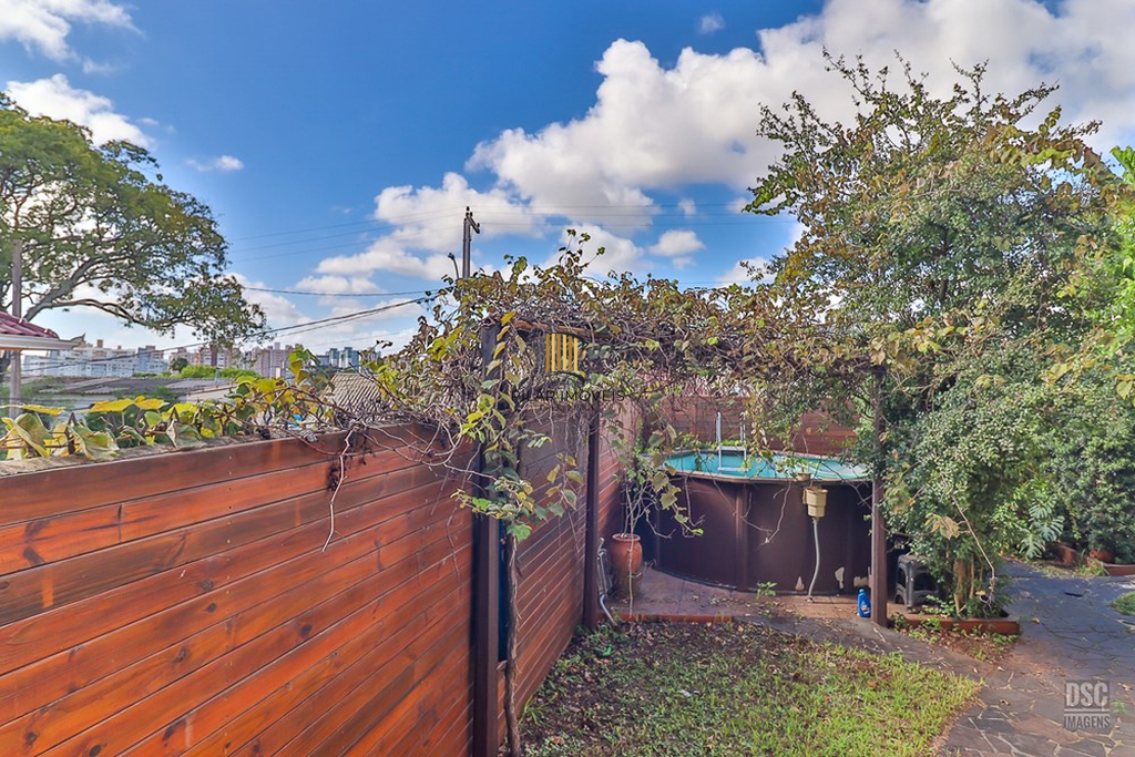 Casa 3 dormitórios no bairro Passo da Areia