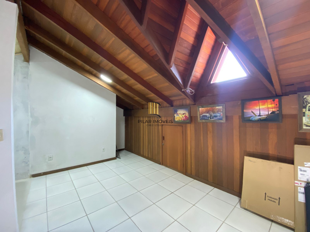 Casa 3 dormitórios no bairro Hípica