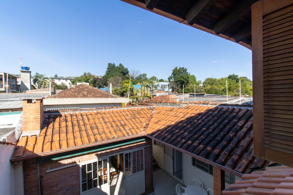 Casa 5 dormitórios no bairro Partenon