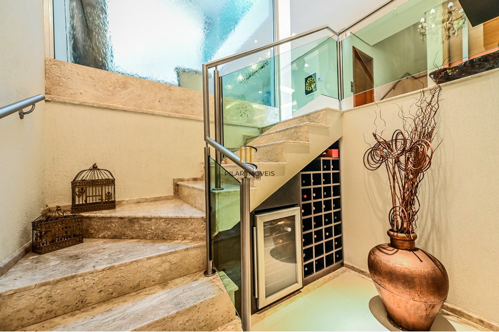 Casa 5 dormitórios no bairro Menino Deus