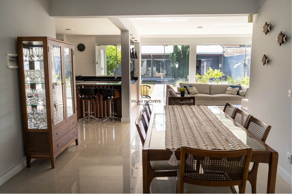 Casa 4 dormitórios no bairro Cecília