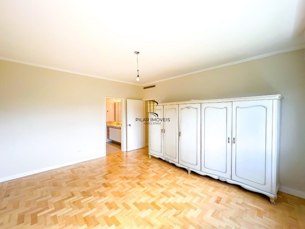 Apartamento 4 dormitórios no bairro Moinhos de Vento