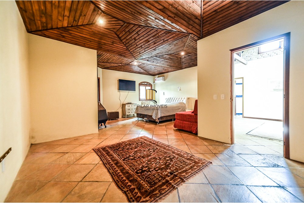 Casa 4 dormitórios no bairro Ipanema