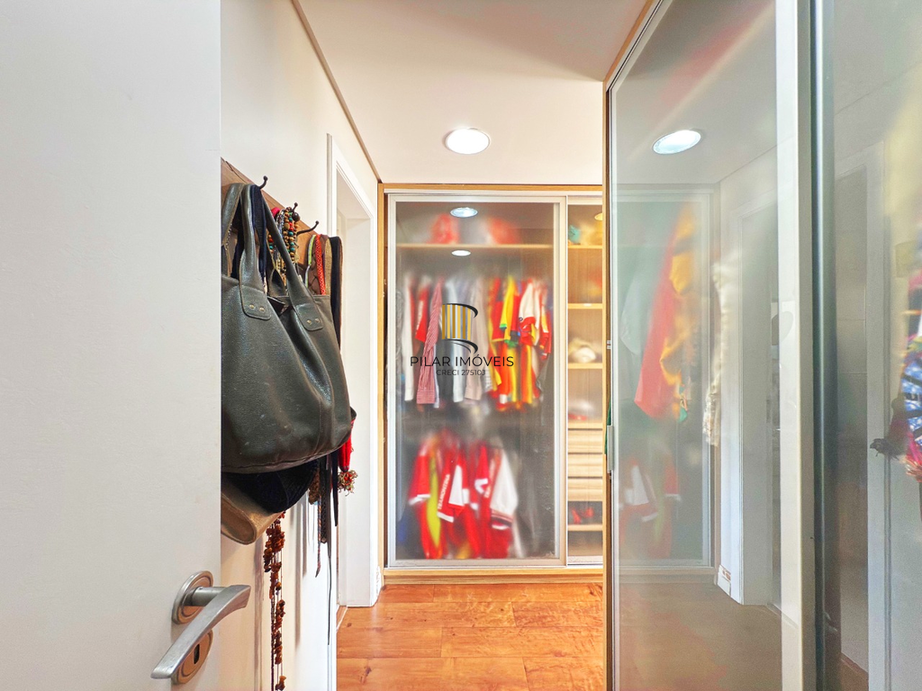 Casa de Condomínio 3 dormitórios no bairro Jardim Carvalho