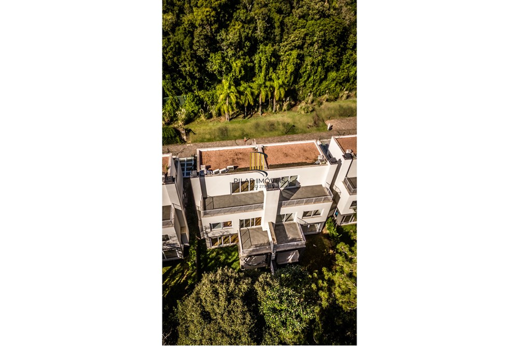 Casa de Condomínio 3 dormitórios no bairro Pedra Redonda