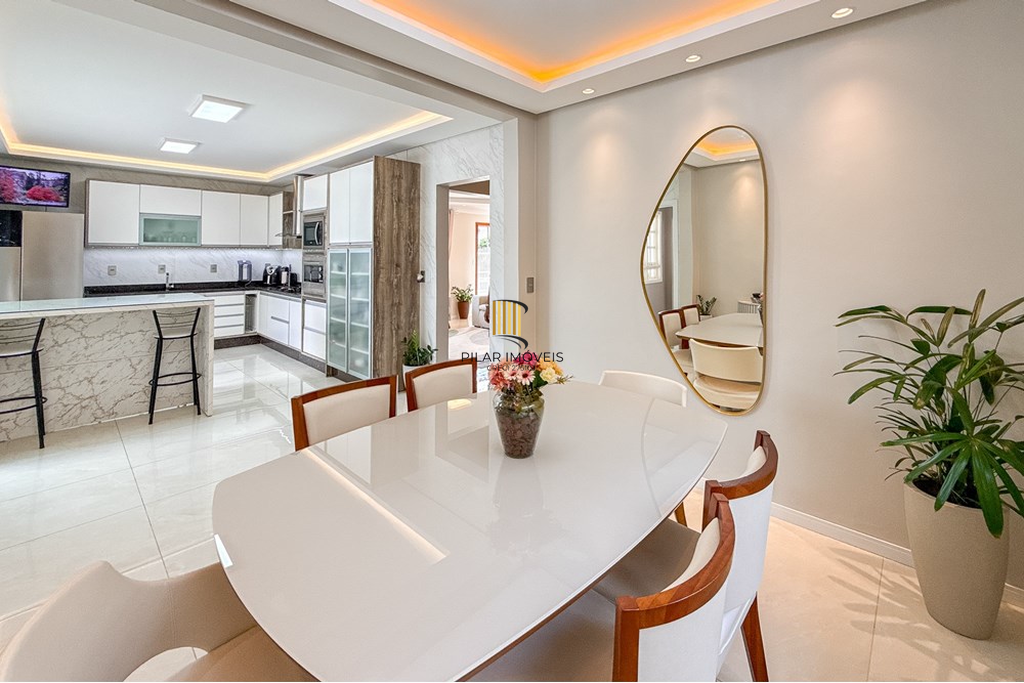 Casa 3 dormitórios no bairro Igara