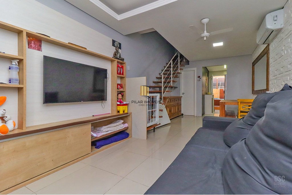 Casa 2 dormitórios no bairro Hípica