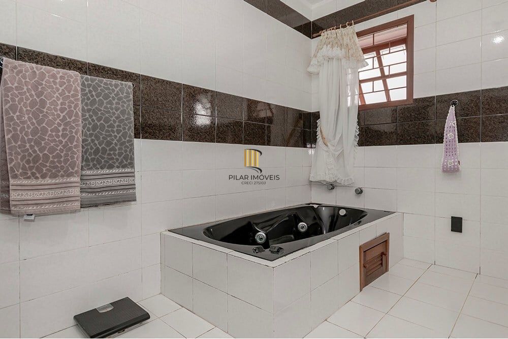 Casa 4 dormitórios no bairro Jardim Itu
