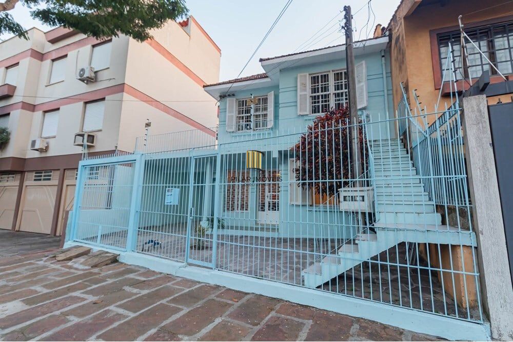 Casa 6 dormitórios no bairro Santana