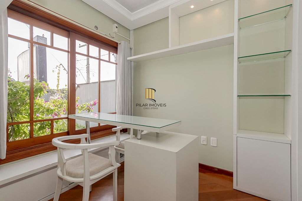 Casa 6 dormitórios no bairro Vila Jardim