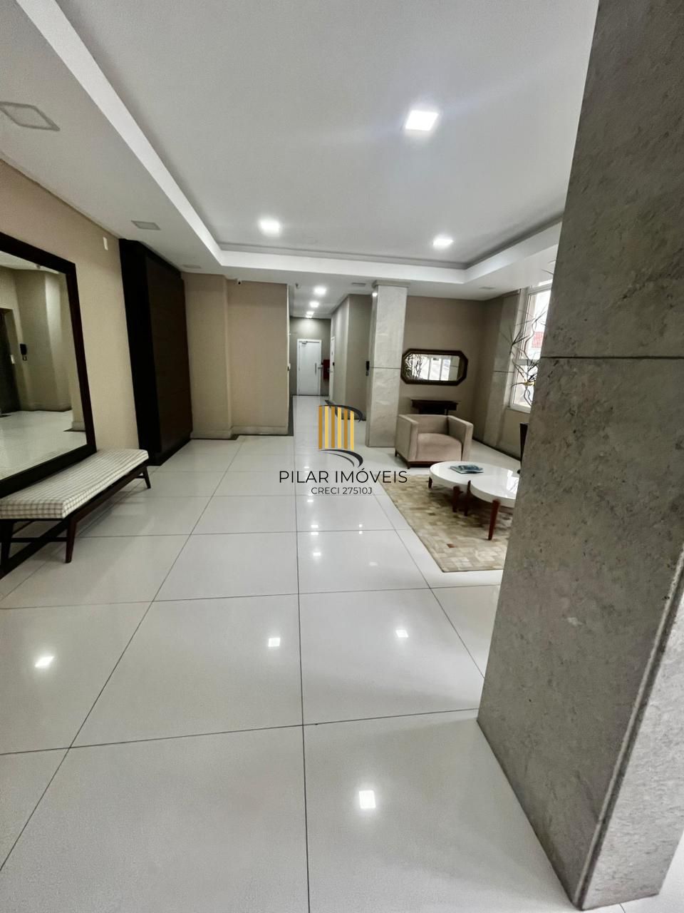 Apto de 03 dorm, sendo 01 suíte, 02 vagas, 103 m2, na João Obino, semi mobiliado