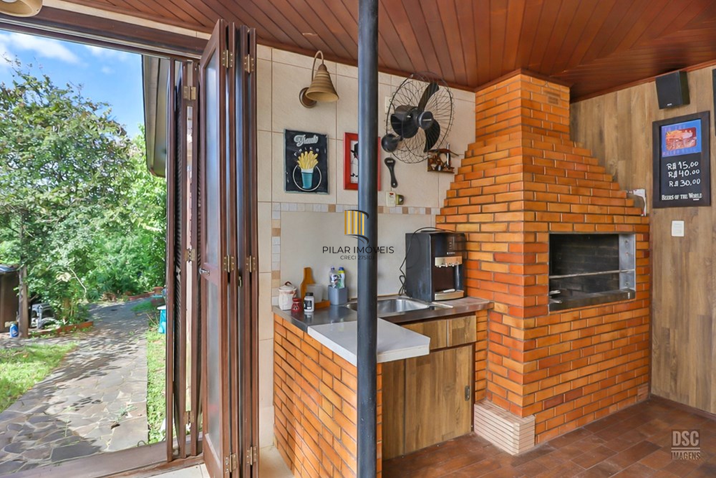 Casa 3 dormitórios no bairro Passo da Areia