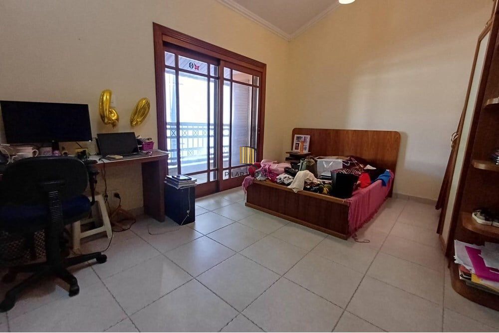 Casa 4 dormitórios no bairro Partenon