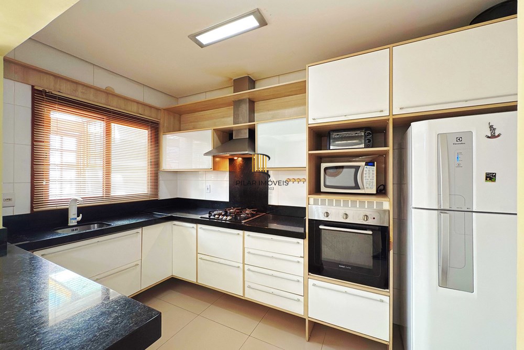 Casa 3 dormitórios no bairro Hípica