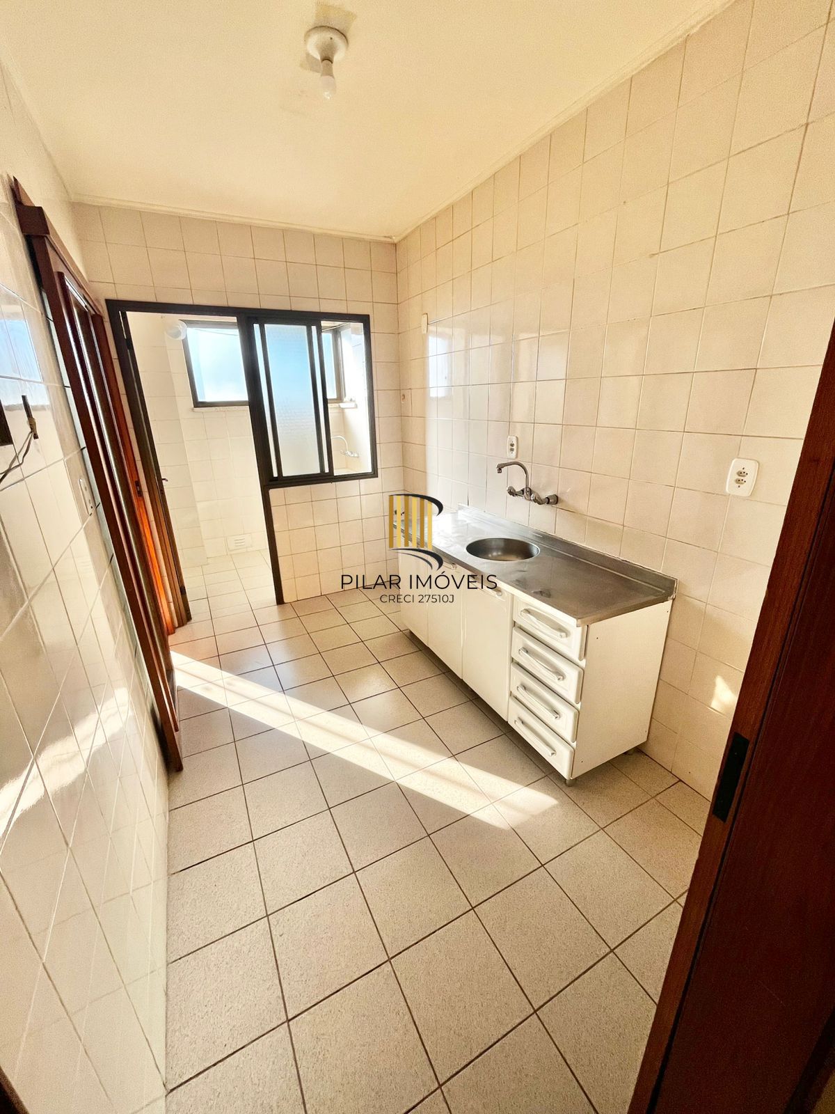 Apto 03 dorm com suíte, andar alto, vista, ótima posição solar, 1 vaga no Cristo