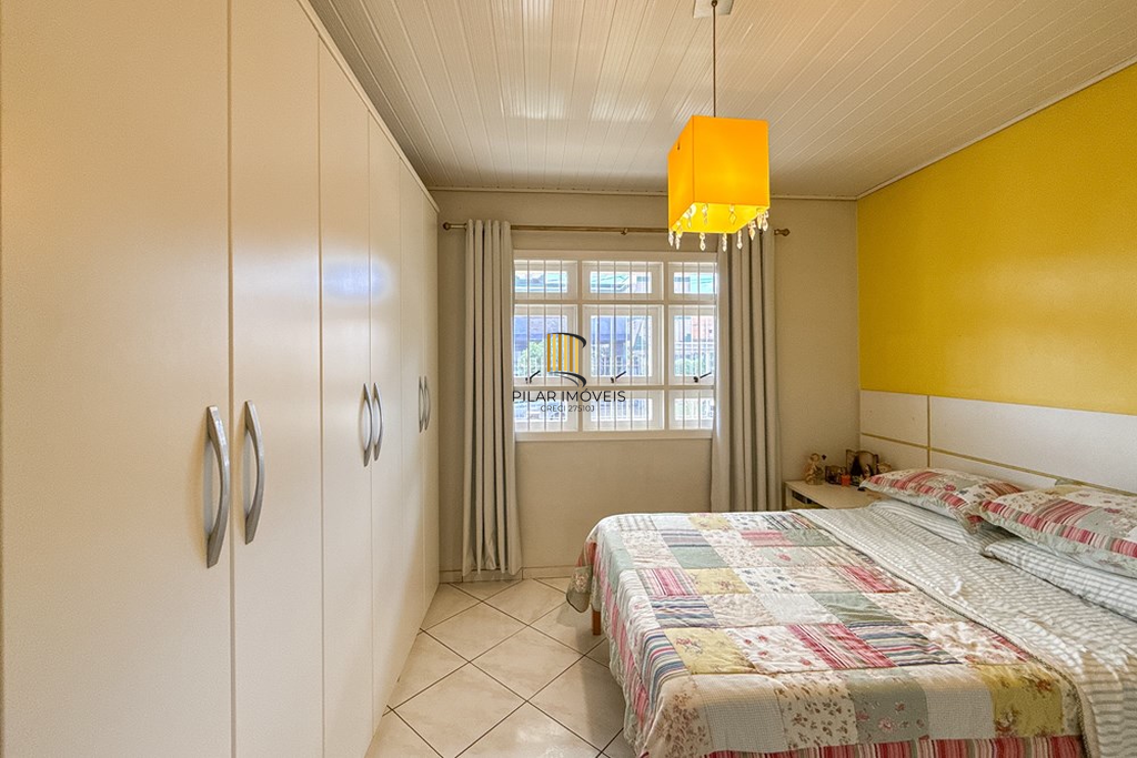 Casa 3 dormitórios no bairro Igara