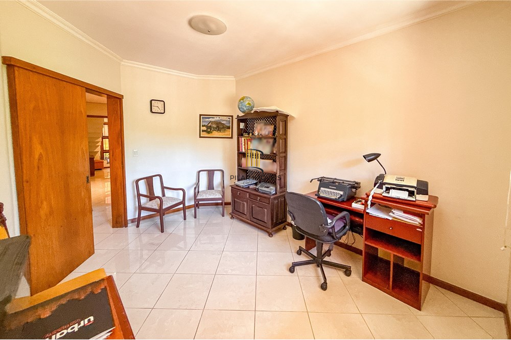 Casa 6 dormitórios no bairro Marechal Rondon