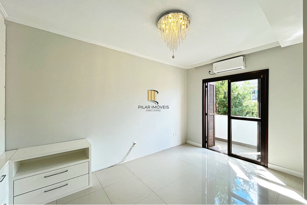 Casa 3 dormitórios no bairro Hípica