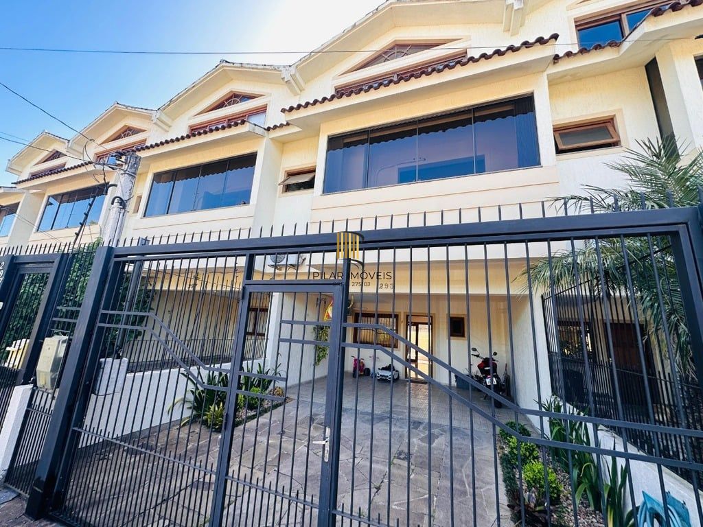 Casa 3 dormitórios no bairro Hípica
