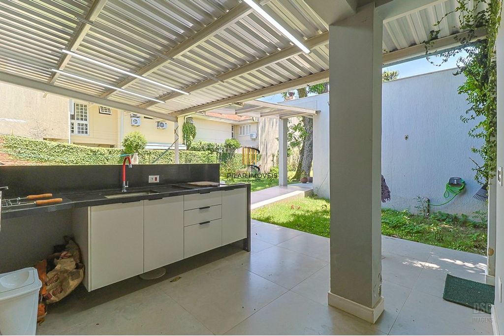 Casa 5 dormitórios no bairro Ipanema