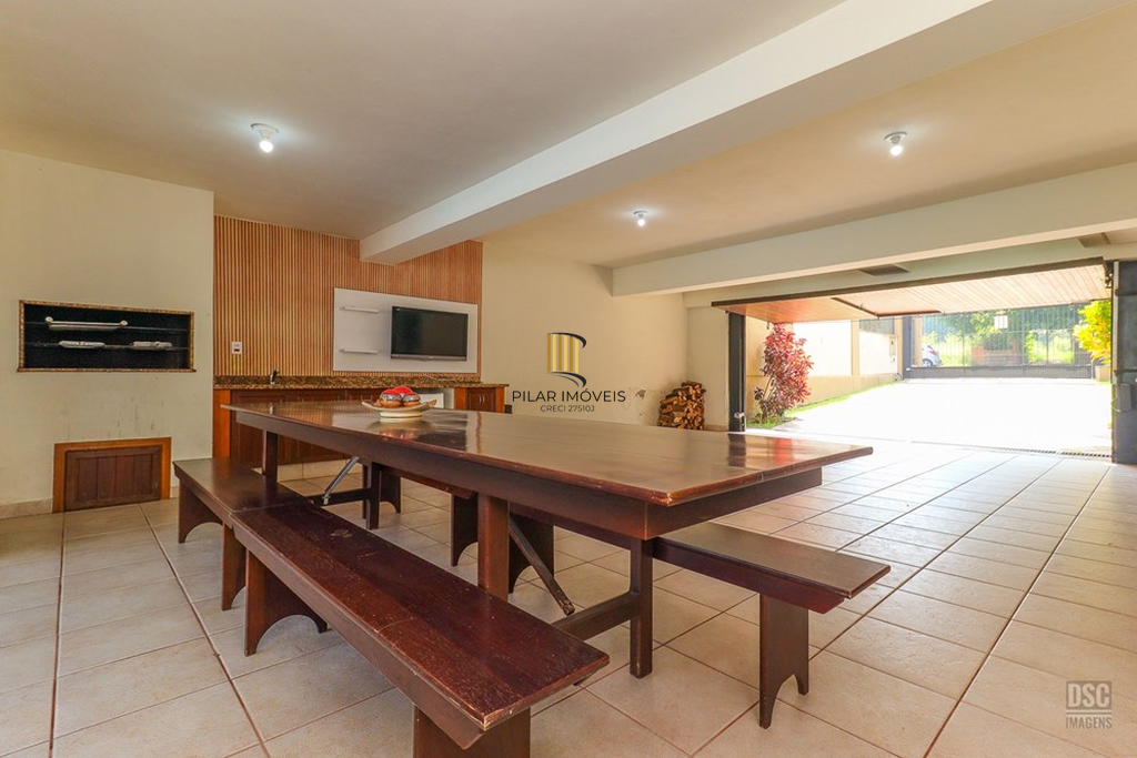 Casa 4 dormitórios no bairro Ipanema