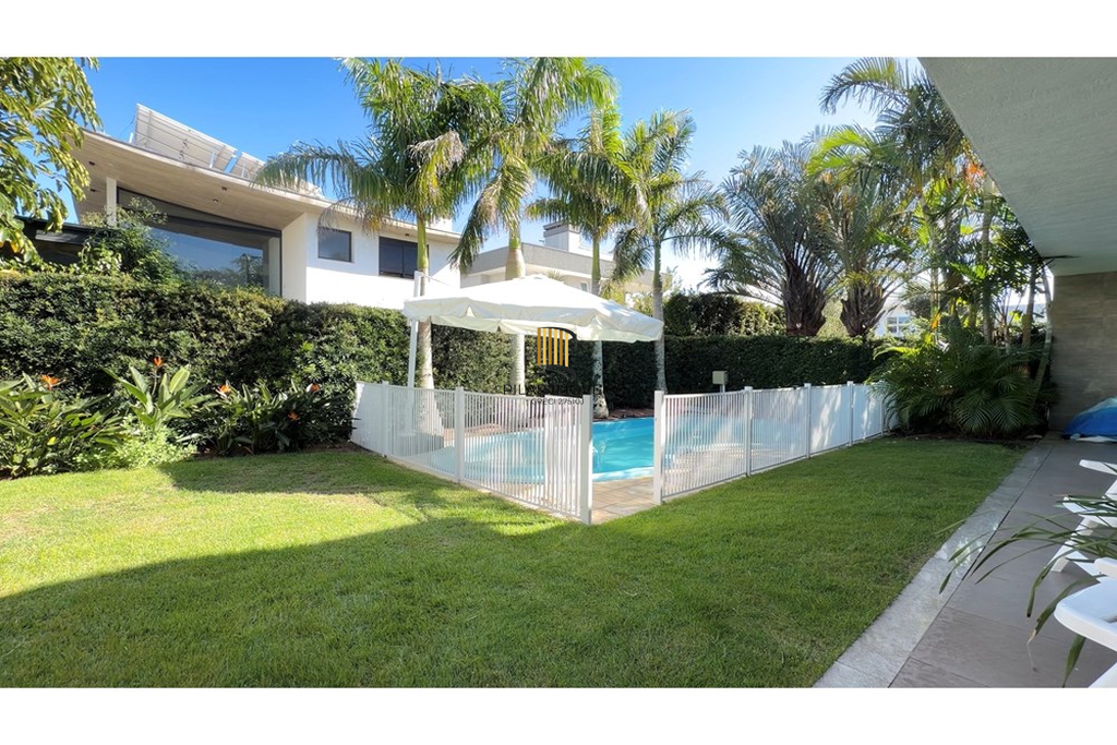 Casa de Condomínio 4 dormitórios no bairro Morada do Sol