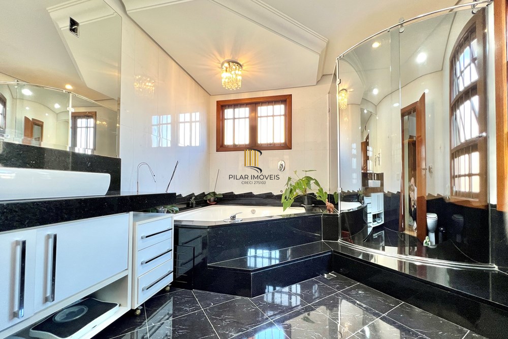 Casa 4 dormitórios no bairro Moinhos de Vento