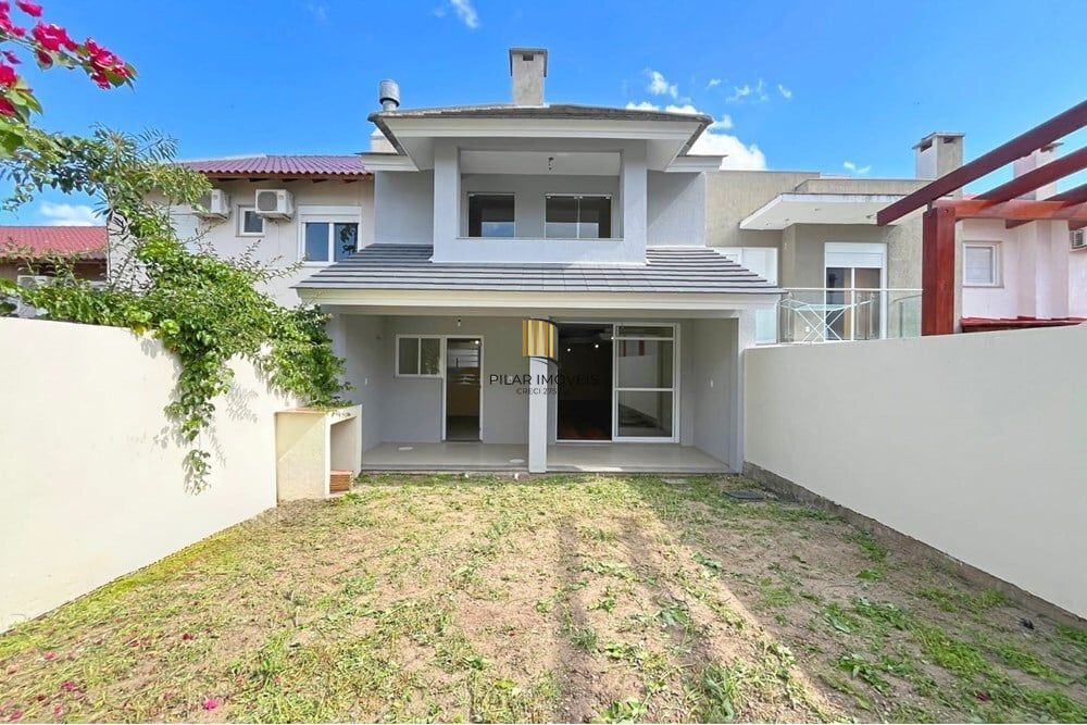 Casa 3 dormitórios no bairro Hípica