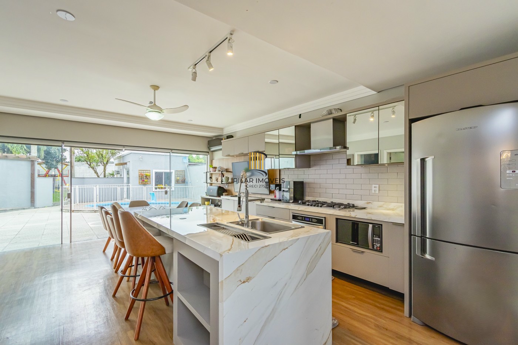 Casa 3 dormitórios no bairro Niterói