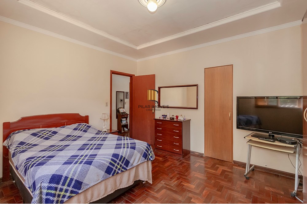 Casa 5 dormitórios no bairro Glória