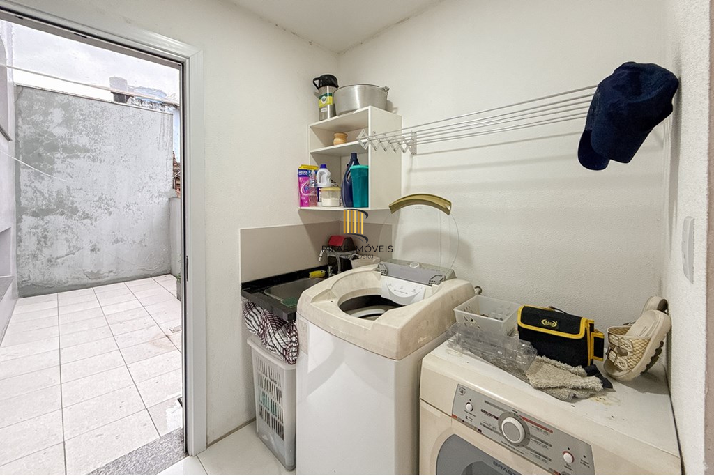 Casa 5 dormitórios no bairro Igara