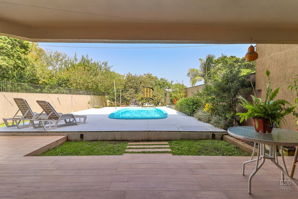 Casa 4 dormitórios no bairro Ipanema